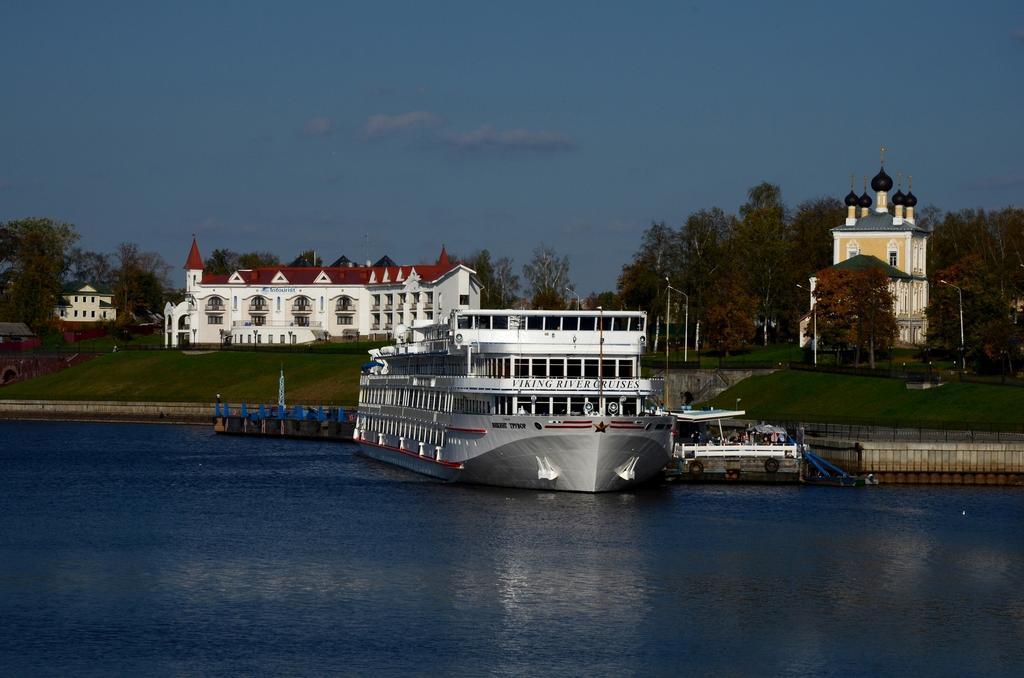 Azimut Hotel Uglich Exterior foto