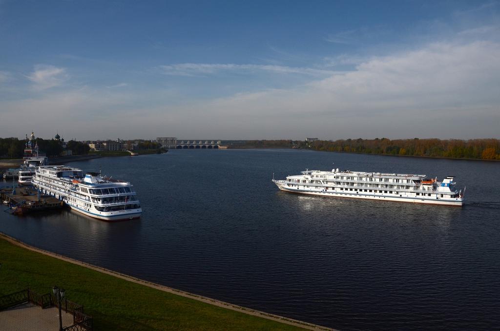 Azimut Hotel Uglich Exterior foto